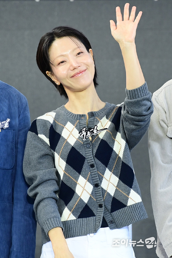 배우 김신록이 9일 부산 해운대구 영화의전당에서 열린 제31회 부산국제영화제 '푸른길' 오픈토크에 참석하고 있다. [사진=정소희 기자]