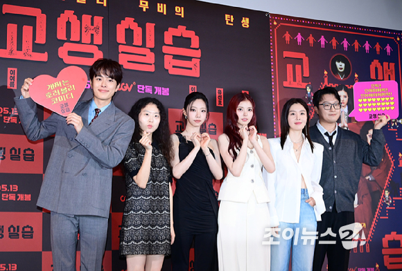 (왼쪽부터)배우 유선호-이화원-이여름-홍예지-한선화-김민하 감독이 29일 오후 서울 CGV 용산아이파크몰에서 열린 영화 '교생실습'(감독 김민하) 언론시사회에 참석하고 있다. [사진=정소희 기자]