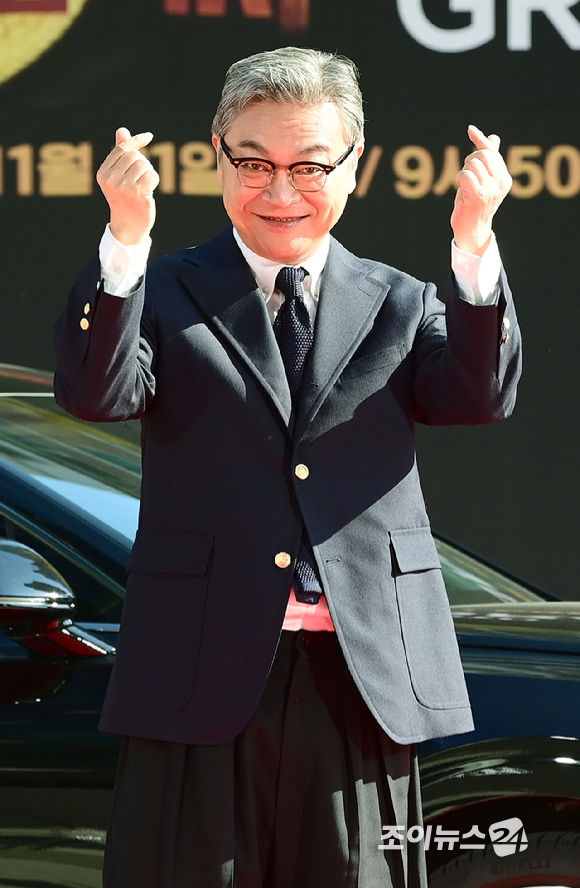 배우 김의성이 18일 오후 서울 양천구 목동 SBS 정문에서 열린 SBS 새 금토드라마 '모범택시3' 레드카펫 포토행사에 참석하고 있다. [사진=정소희 기자]