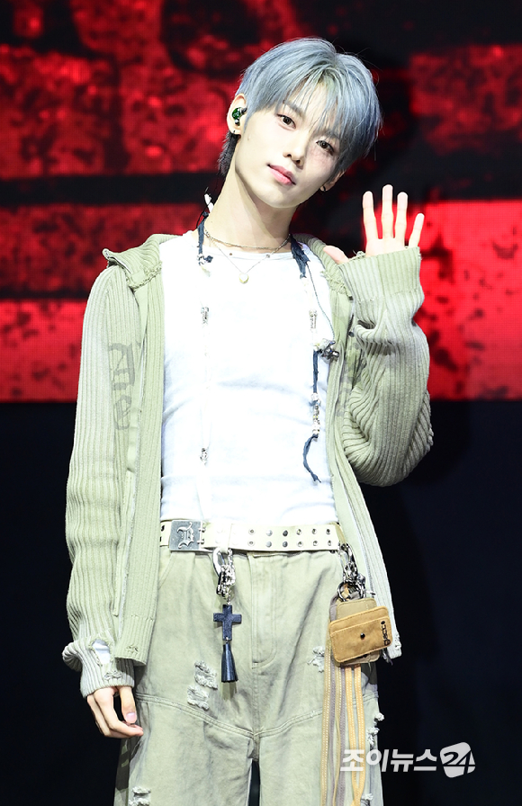 그룹 이븐 이정현이 20일 서울 영등포구 명화아트홀에서 열린 이븐(EVNNE) 첫 싱글 '뱉어 (Backtalk)' 컴백 쇼케이스에 참석하고 있다. [사진=정소희 기자]