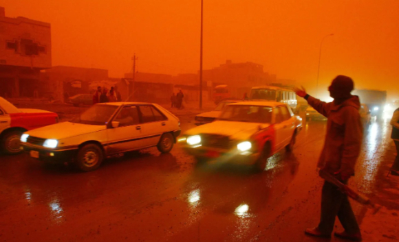 이라크서 핏빛 비가 내리고 있다. [사진=X 갈무리 ]
