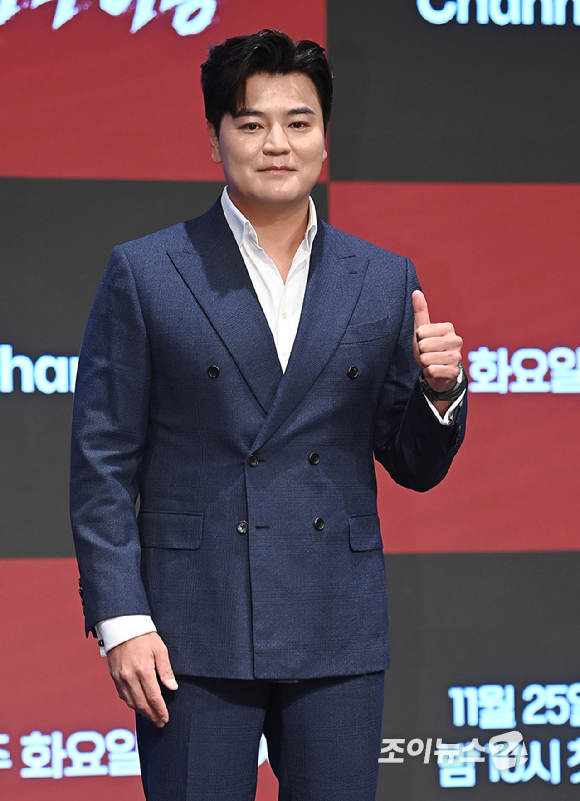 야구선수 출신 추신수가 25일 서울 구로구 더 세인트 신도림에서 열린 채널A 야구여왕' 제작발표회에서 포즈를 취하고 있다. [사진=곽영래 기자]