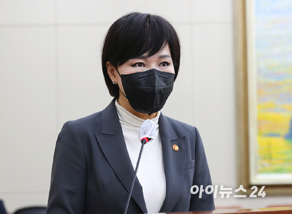 이진숙 방송통신위원장이 지난 7일 서울 여의도 국회에서 열린 과학기술정보통신위원회 전체회의에서 의원들 발언을 경청하고 있다. [사진=연합뉴스]