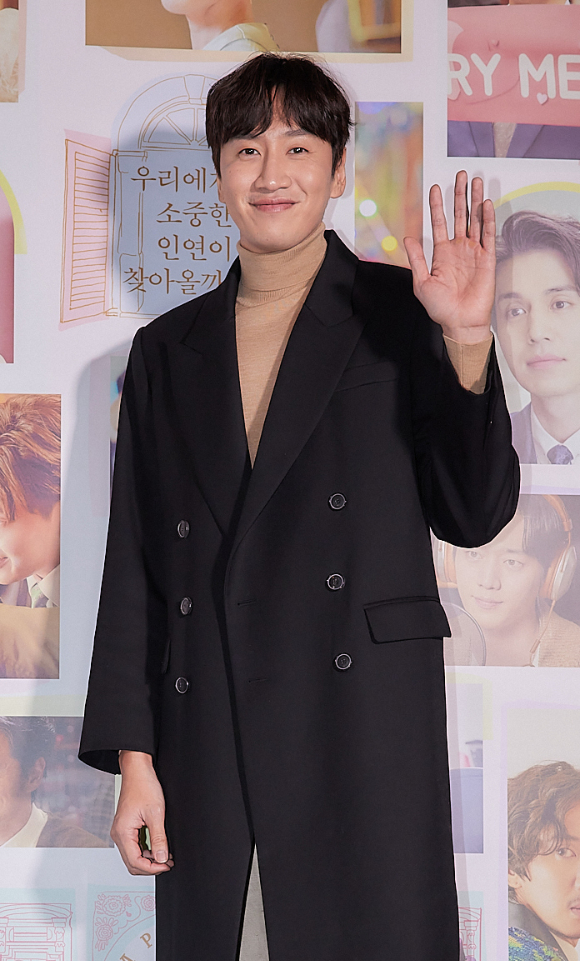 배우 이광수가 27일 오후 서울 CGV용산아이파크몰에서 열린 티빙 오리지널 영화 '해피 뉴 이어'(감독 곽재용) 언론시사회에 참석해 포즈를 취하고 있다. [사진=티빙]