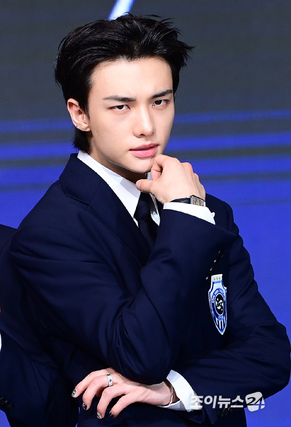 그룹 스트레이키즈 현진이&nbsp;22일 오전 서울 영등포구 여의도 콘래드호텔에서 열린&nbsp;스트레이키즈(Stray Kids) 정규 4집 '카르마' 발매 기념 기자간담회에서 포즈를 취하고 있다. [사진=정소희 기자]