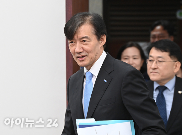 조국 조국혁신당 혁신정책연구원장이 1일 서울 여의도 국회에서 열린 최고위원회의에 참석하고 있다. [사진=곽영래 기자]