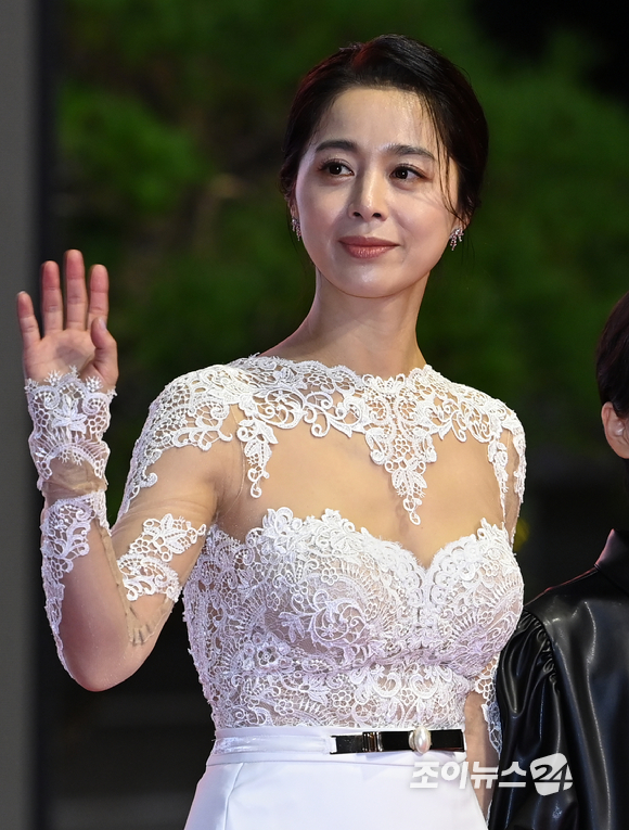 배우 서영희가 상영이엔티와 전속계약을 체결했다. 사진은 '제26회 부산국제영화제'(BIFF) 개막식 레드카펫 행사. [사진=김성진 기자]