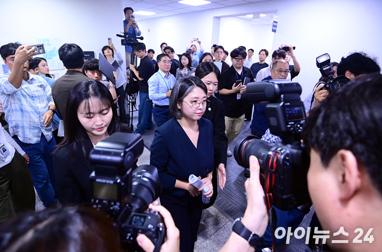 용혜인 성평등가족부 장관 후보자가 10일 서울 여의도 국회 소통관에서 입장 발표 기자회견을 하고 있다. [사진=정소희 기자]