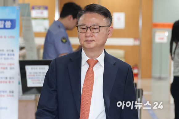 주가조작 혐의를 받는 구세현 전 웰바이오텍 대표가 1일 오전 서울 서초구 서울중앙지방법원에서 열린 공판에 출석하고 있다. [사진=사진공동취재단]