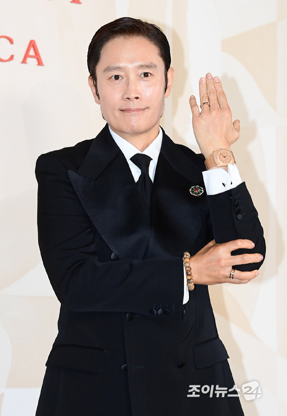 배우 이병헌이 12일 오후 서울 광진구 비스타 워커힐 서울에서 열린 불가리 에클레티카 하이 주얼리 이벤트 행사에 참석하고 있다. [사진=정소희 기자]