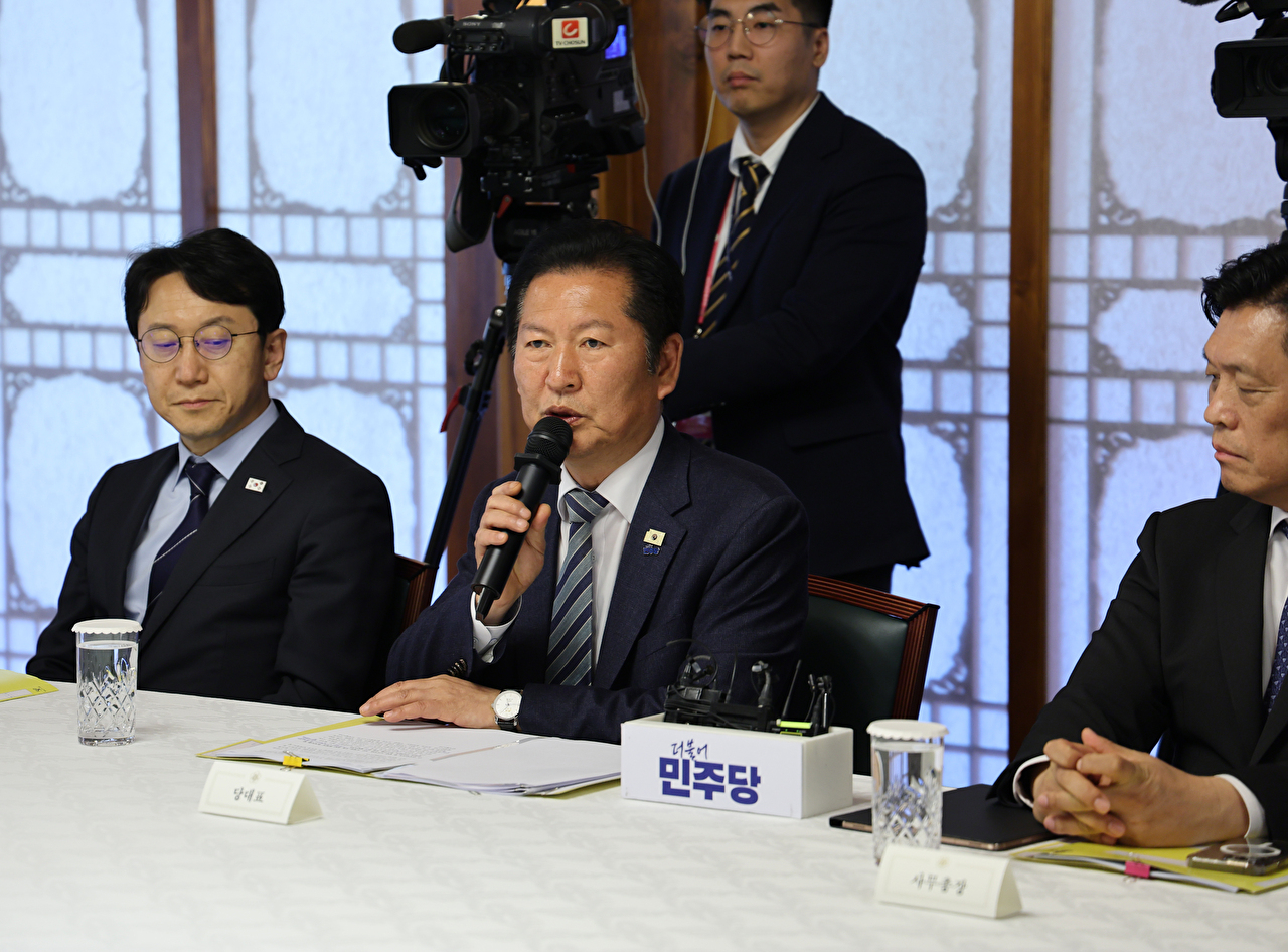 더불어민주당 정청래 대표가 22일 서울 종로구 삼청동 총리공관에서 열린 고위당정협의회에서 발언하고 있다. 2026.4.22 [사진=연합뉴스]