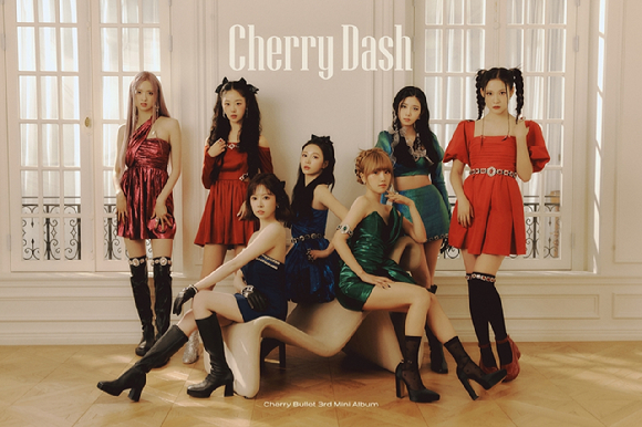 체리블렛 세 번째 미니 앨범 'Cherry Dash' 단체 이미지 [사진=FNC W]