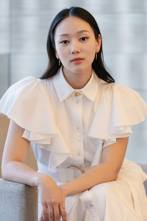 배우 하예린이 파라마운트+ 오리지널 '헤일로' 인터뷰에 앞서 포즈를 취하고 있다. [사진=파라마운트+ 제공]