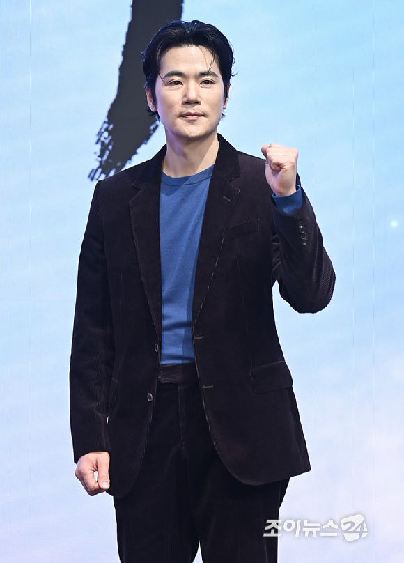 배우 김강우가 18일 오후 서울 구로구 디큐브시티 더 세인트에서 진행된 KBS 2TV 대하드라마 '문무' 제작보고회에서 포토타임을 갖고 있다. [사진=곽영래 기자]