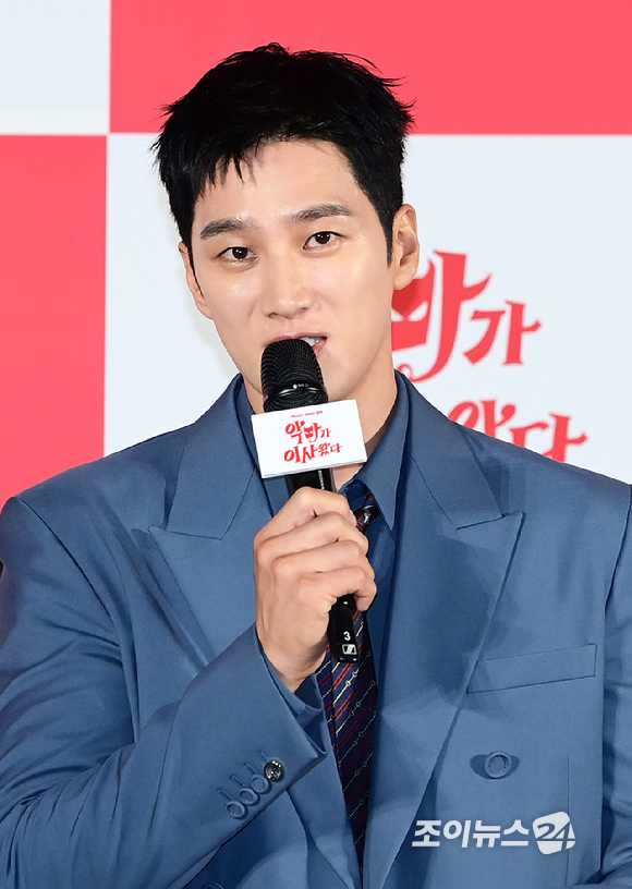 배우 임윤아와 안보현이 9일 오전 서울 CGV 용산아이파크몰에서 열린 영화 '악마가 이사왔다'(감독 이상근) 제작보고회에 참석하고 있다. [사진=정소희 기자]