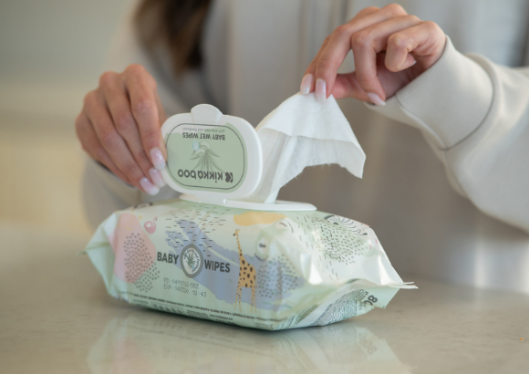 물티슈로 식탁을 닦을 경우 세정제 등 계면활성제 성분이 인체에 유입될 수 있어 주의가 필요하다는 전문가 경고가 나왔다. 사진은 본 기사 내용과 무관. [사진=픽사베이]