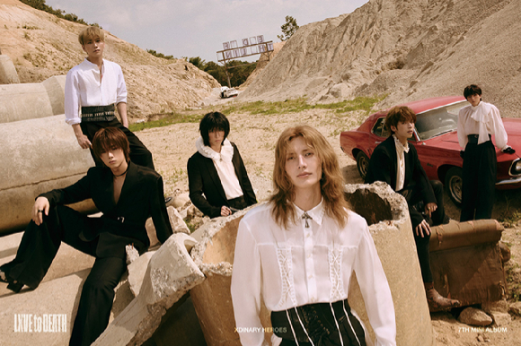 [오늘컴백] &apos;JYP 밴드&apos; 엑스디너리 히어로즈 &quot;각기 다른 사랑의 형태 담았다&quot;