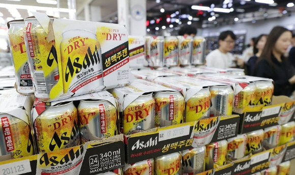 서울의 한 대형마트에 일본 맥주가 진열되어 있다. [사진=연합뉴스]