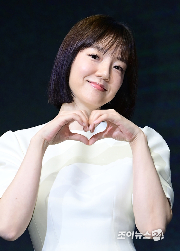 배우 임수정이 8일 오전 서울 영등포구 콘래드 서울에서 열린 디즈니+의 오리지널 시리즈 '파인: 촌뜨기들' 제작발표회에 참석하고 있다. [사진=정소희 기자]