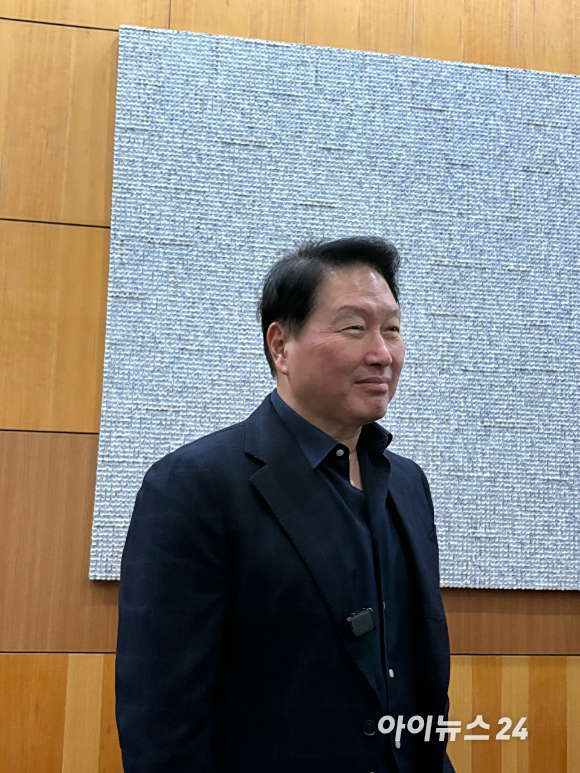 최태원, &apos;롤드컵 3연패&apos; T1에 축전 &quot;왕조 전설 이어지길&quot;