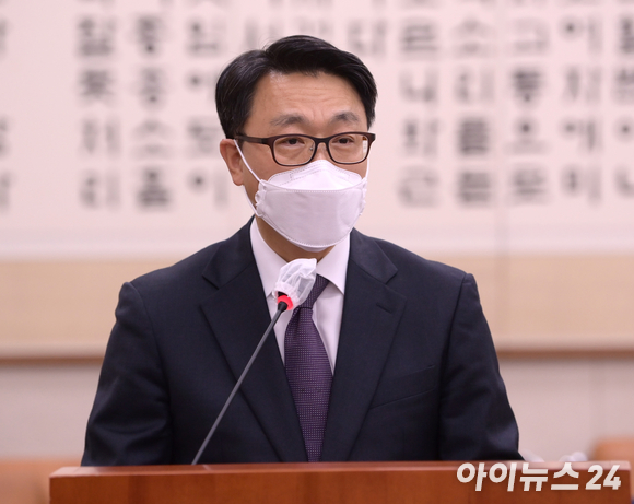 김진욱 고위공직자범죄수사처장이 지난 2021년 서울 여의도 국회에서 열린 국회 법제사법위원회의 고위공직자범죄수사처에 대한 국정감사에서 인사말을 하고 있다. [사진=정소희 기자]