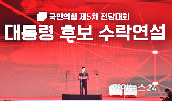 김문수 국민의힘 대선 후보가 3일 오후 경기 일산 킨텍스에서 열린 제5차 전당대회에서 수락 연설을 하고 있다. [사진=곽영래 기자]