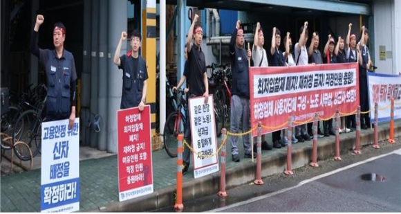 한국GM 부평공장 조립사거리 출근 선전전 [사진=전국금속노동조합 한국GM 부평비정규직지회 ]