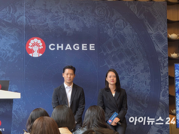 김좌현(왼쪽) 차지 코리아 대표가 한국 진출을 앞두고 28일 서울 강남 차지 플래그십스토어에서 열린 미디어 데이에서 브랜드 전략 등을 설명했다. [사진=전다윗 기자]