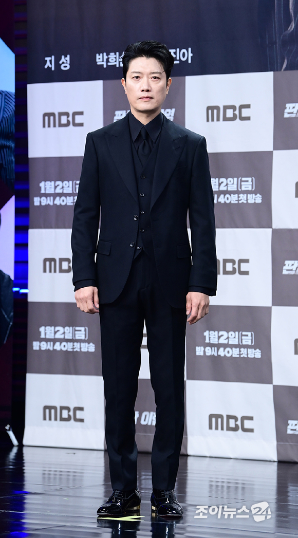 배우 박희순이 2일 오후 서울 마포구 상암동 MBC 골든마우스홀에서 열린 MBC 새 금토드라마 '판사 이한영' 제작발표회에 참석하고 있다. [사진=정소희 기자]