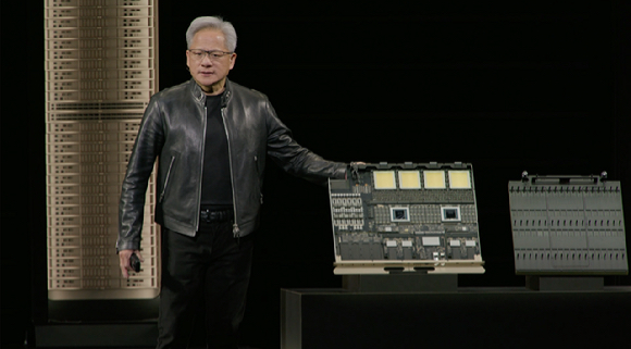 젠슨 황 엔비디아 최고경영자(CEO)가 17일(한국시간) 미국 캘리포니아 새너제이에서 열린 NVIDIA GTC 2026에서 기조연설을 하고 있다. [사진=엔비디아 홈페이지 캡처]