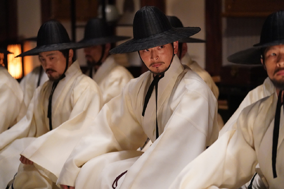 배우 정진운이 영화 '왕과 사는 남자'에서 열연하고 있다. [사진=(주)쇼박스]