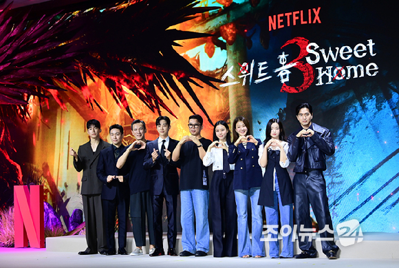 (왼쪽부터)배우 김무열-오정세-유오성-진영-고민시-이시영-김시아-이진욱이 17일 오전 서울 종로구 JW 메리어트 동대문에서 열린 넷플릭스 오리지널 시리즈 '스위트홈 시즌3' 제작발표회에 참석하고 있다. [사진=정소희 기자]