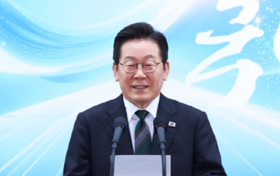 이재명 대통령이 지난 1일 충남 계룡대에서 열린 건군 77주년 국군의 날 기념 오찬에서 축사하고 있다. [사진=연합뉴스]