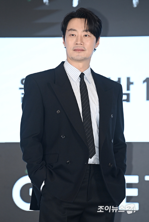 배우 이희준이 13일 서울 구로구 더 세인트에서 열린 ENA 새 월화 '허수아비' 제작발표회에서 포토타임을 갖고 있다. [사진=곽영래 기자]