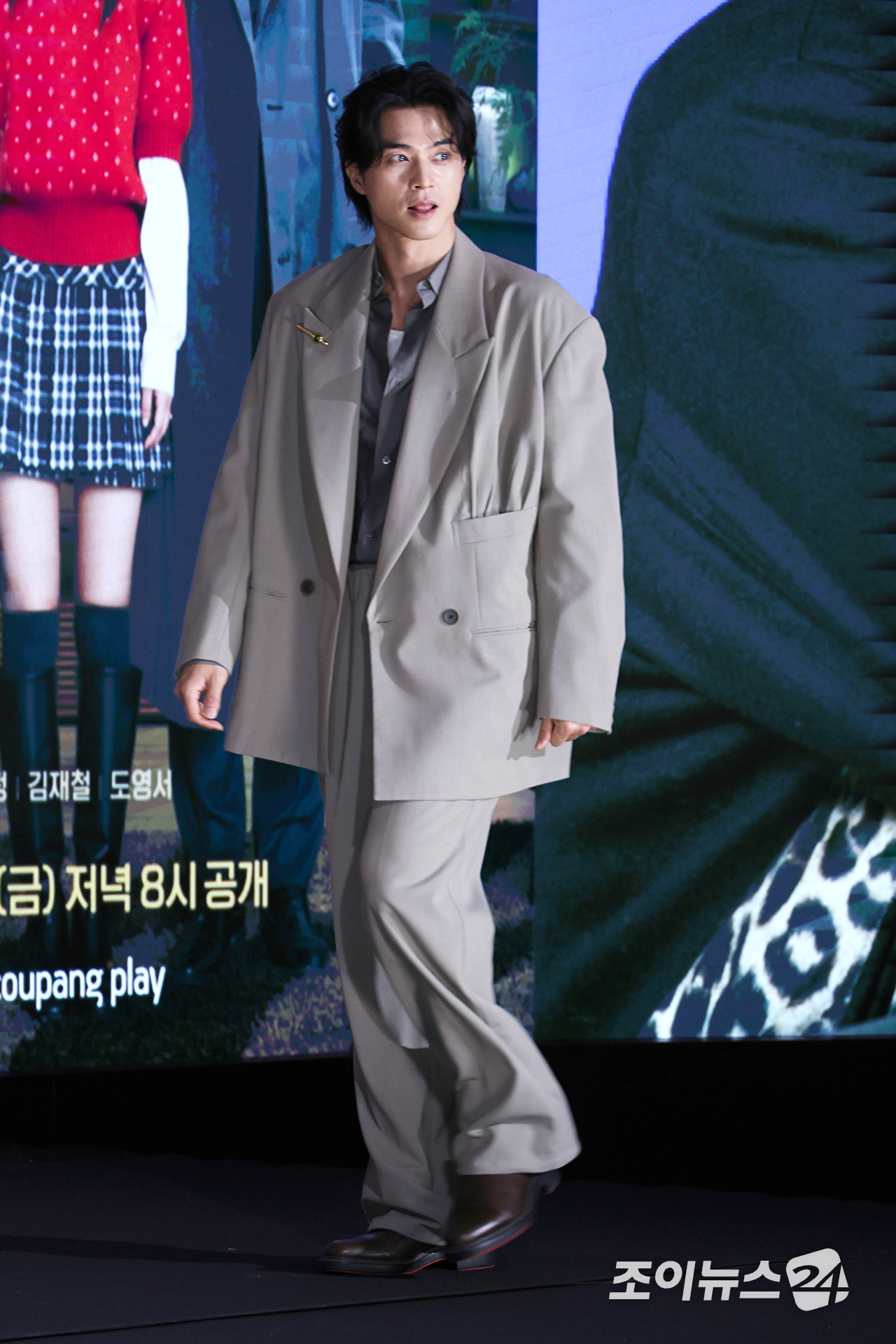 배우 김지훈이 28일 오전 서울 중구 장충동 앰배서더 서울 풀만 호텔에서 진행된 쿠팡플레이 시리즈 '지금 불륜이 문제가 아닙니다' 제작발표회에 참석해 포즈를 취하고 있다. [사진=문수지 기자]