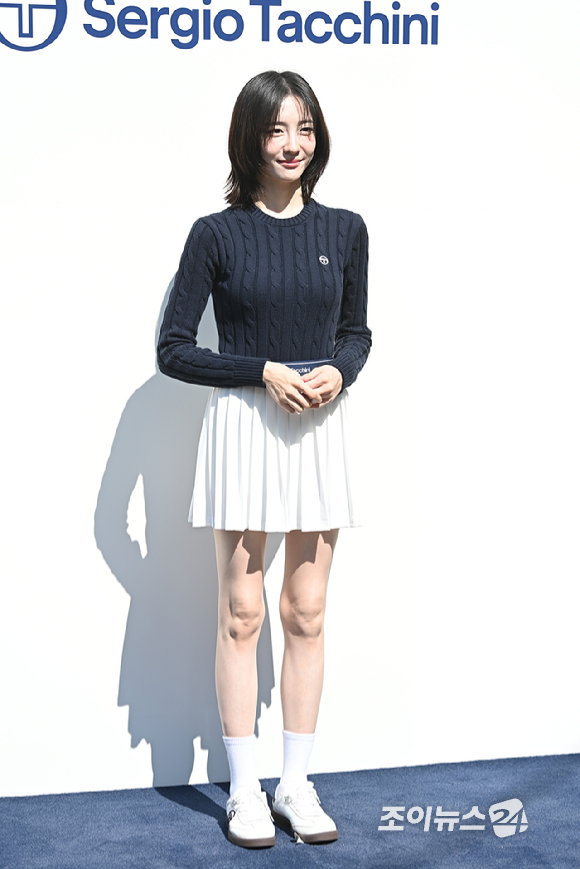 배우 박지현이 26일 오후 서울 용산구 한남동 플래그십 스토어에서 열린 클래식 라이프스타일 브랜드 세르지오 타키니 한남 플래그십 스토어 오픈 기념 포토콜 행사에 참석해 포즈를 취하고 있다. [사진=문수지 기자]