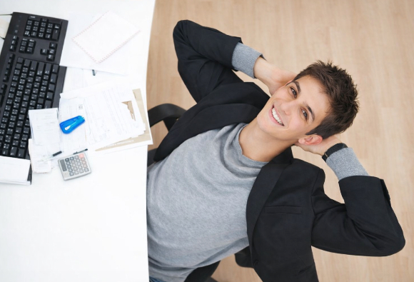 연차휴가를 시간 단위로 나눠 사용할 수 있도록 하는 법안이 국회 상임위원회를 통과했다. 사진은 AI 생성 이미지로, 본 기사 내용과 무관. [사진=챗GPT]