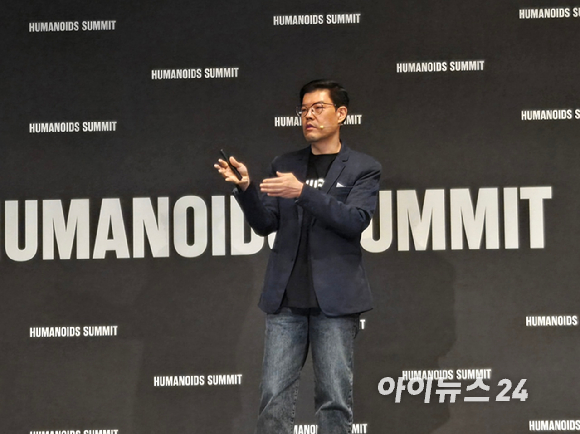 류중희 리얼월드 대표가 22일 서울 코엑스에서 진행된 글로벌 피지컬AI&middot;휴머노이드 컨퍼런스 '휴머노이드 서밋 2026'에서 발언하고 있다. [사진=최란 기자]