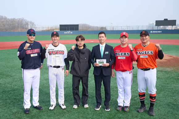 '우리동네 야구대장' 이정욱PD-박용택-이대호-김태균-나지완 [사진=KBS ]