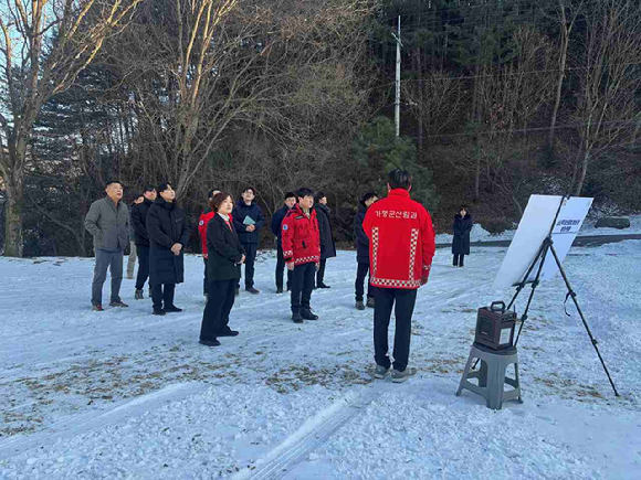 산림청은 29일 &lsquo;가평군 지역방제 거버넌스 회의&rsquo;를 가평군청과 이화리 일원에서 개최했다 [사진=산림청 ]
