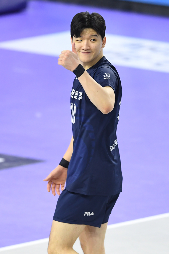 대한항공 선수들이 득점 이후 기뻐하고 있다. [사진=한국배구연맹(KOVO)]