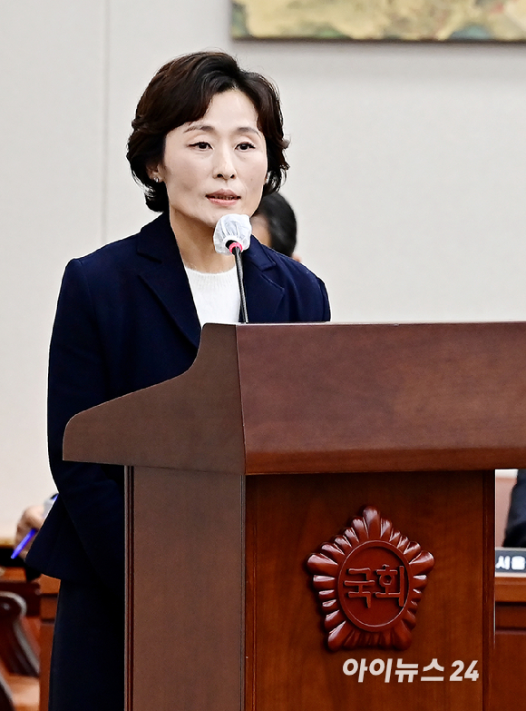 김형숙 한양대 교수가 24일 오후 서울 여의도 국회 교육위원회 교육부 국가교육위원회 등 감사대상기관 종합 국정감사에서 의원 질의에 답변하고 있다. [사진=곽영래 기자]