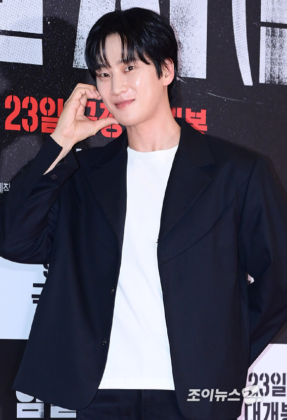 배우 안보현이 21일 서울 송파구 롯데시네마 월드타워에서 열린 영화 '암살자(들)'(감독 허진호) VIP 시사회에 참석하고 있다. [사진=정소희 기자]