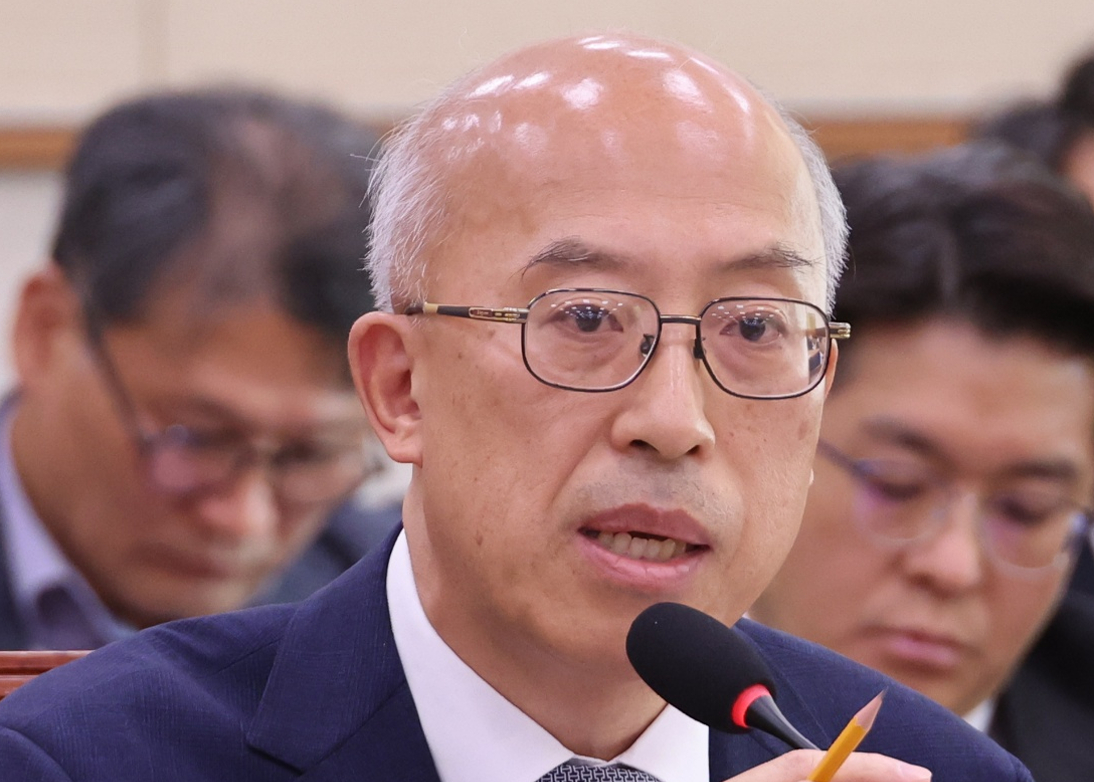 조원철 법제처장이 24일 서울 여의도 국회 법제사법위원회에서 열린 법제처에 대한 국정감사에서 위원 질의에 답하고 있다. [사진=연합뉴스]