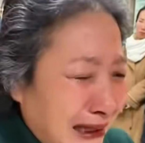 중국에서 독신을 후회하는 여성을 담은 AI 생성 가짜 영상이 퍼지고 있다. [사진=SCMP 캡처]