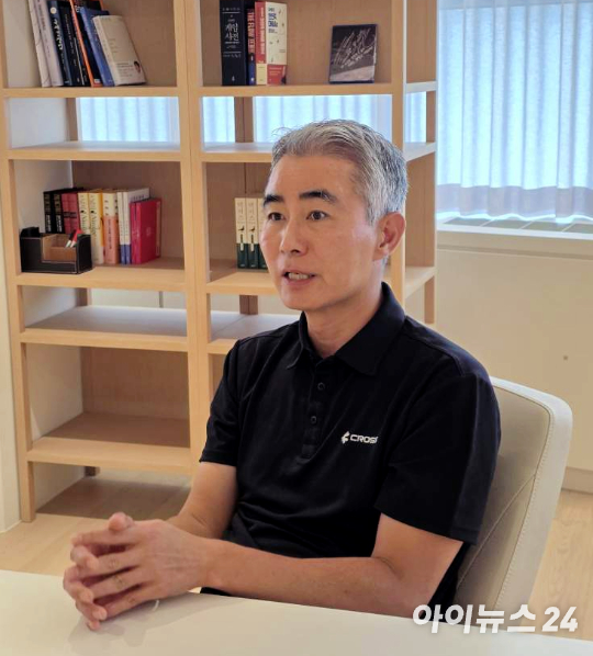장현국 넥써쓰 대표가 지난 11일 경기 판교 넥써쓰 사옥에서 아이뉴스24와 인터뷰를 하고 있다. [사진=박정민 기자]