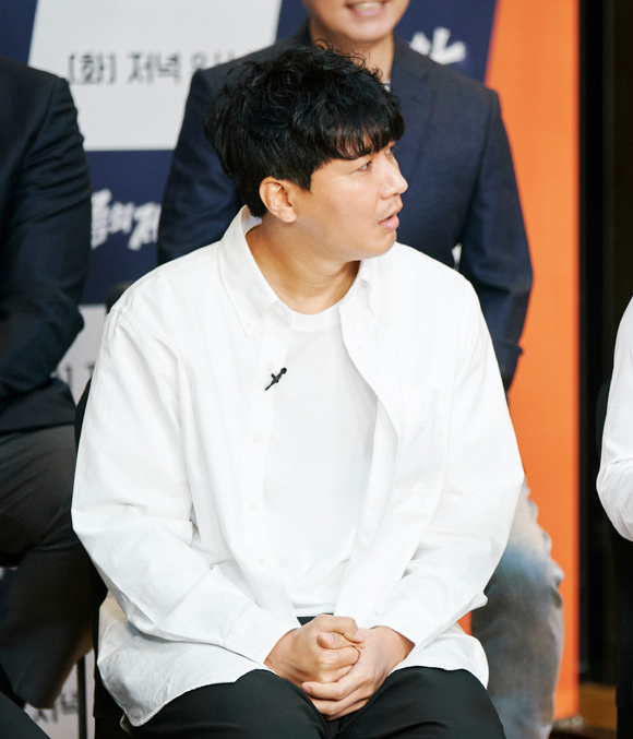 김승현이 tvN STORY & ENA채널 '씨름의 제왕' 제작발표회에서 토크를 나누고 있다. [사진=tvN STORY & ENA채널]