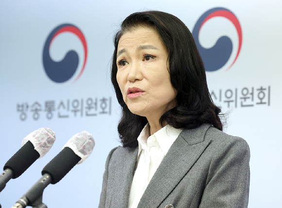 이진숙 방송통신위원장이 9일 정부과천청사에서 기자회견을 열고 방송통신위원회 폐지·방송미디어통신위원회 신설 정부조직 개편안과 관련한 입장을 밝히고 있다. [사진=연합뉴스]