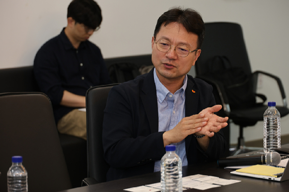 지난 9일 김진철 SK이노베이션 E&S 부사장이 인터뷰를 진행하고 있다. [사진=한국풍력산업협회]