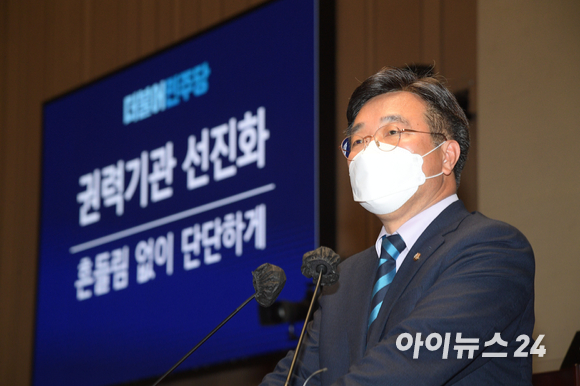 윤호중 더불어민주당 공동비상대책위원장이 12일 오후 서울 여의도 국회에서 열린 정책의원총회에서 모두발언을 하고 있다. [사진=김성진 기자]